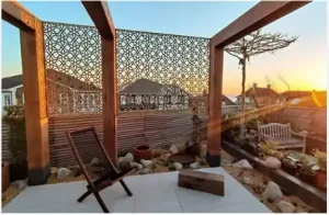 Weathering steel screen